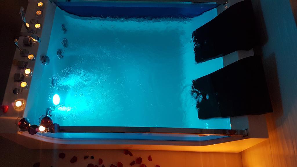 Studio-Apartment Val - Luxury Massage Chair - Private Spa- Hot Tub, Infrared Sauna, , Parking With Video Surveillance, Entry With Pin 0 - 24H, Free Cancellation 24 Hours Before Check In Slavonski Brod Zewnętrze zdjęcie